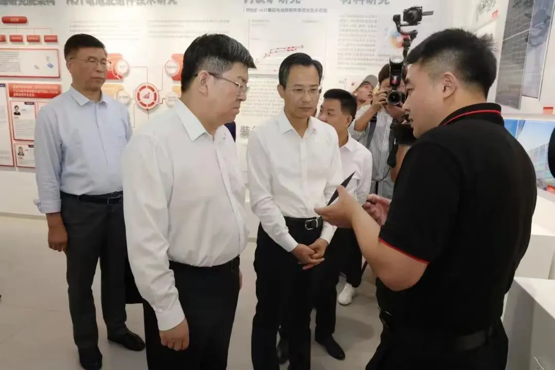 市委书记任泽锋，市委副书记、市长张志强等参观产业园建设及生产情况
